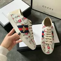 baskets paire de chaussures gucci femmes cowhide printing